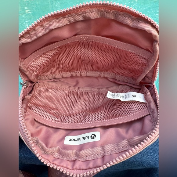 lululemon Everywhere Belt Bag 1L - Picture 11 of 16